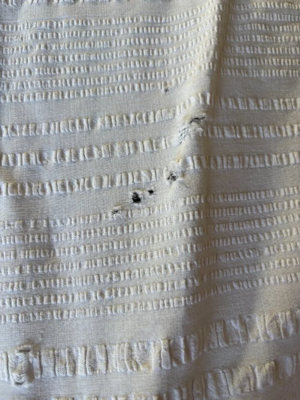 Vintage Embroidered Coverlet with Fringe. Basket of Flowers. Full Size